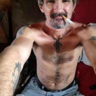 Chris  , 44, man